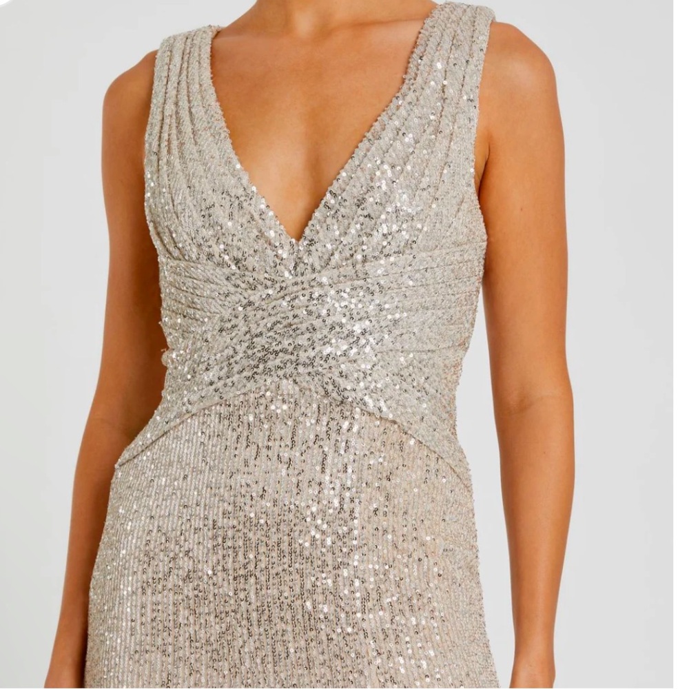 IEENA FOR MAC DUGGAL
Silver V-Neck Sequin Wrap Waist Gown size 10 - Picture 4 of 12